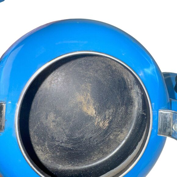 Le Creuset Classic Whistling Kettle, enamel On Steel Blue Ombré 1.7 Qt - Picture 8 of 8